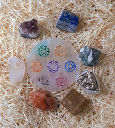 Divinity Crystals 7 Chakra Healing Crystal Kit with Selenite Charging Disc for Meditation, Good Luck, Prosperity, and Abundance