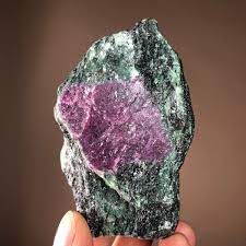 Natural Serpentine Crystal Stones for Meditation, Healing, Feng Shui, Chakra Healing, and Abundance Manifestation - 100 Grams