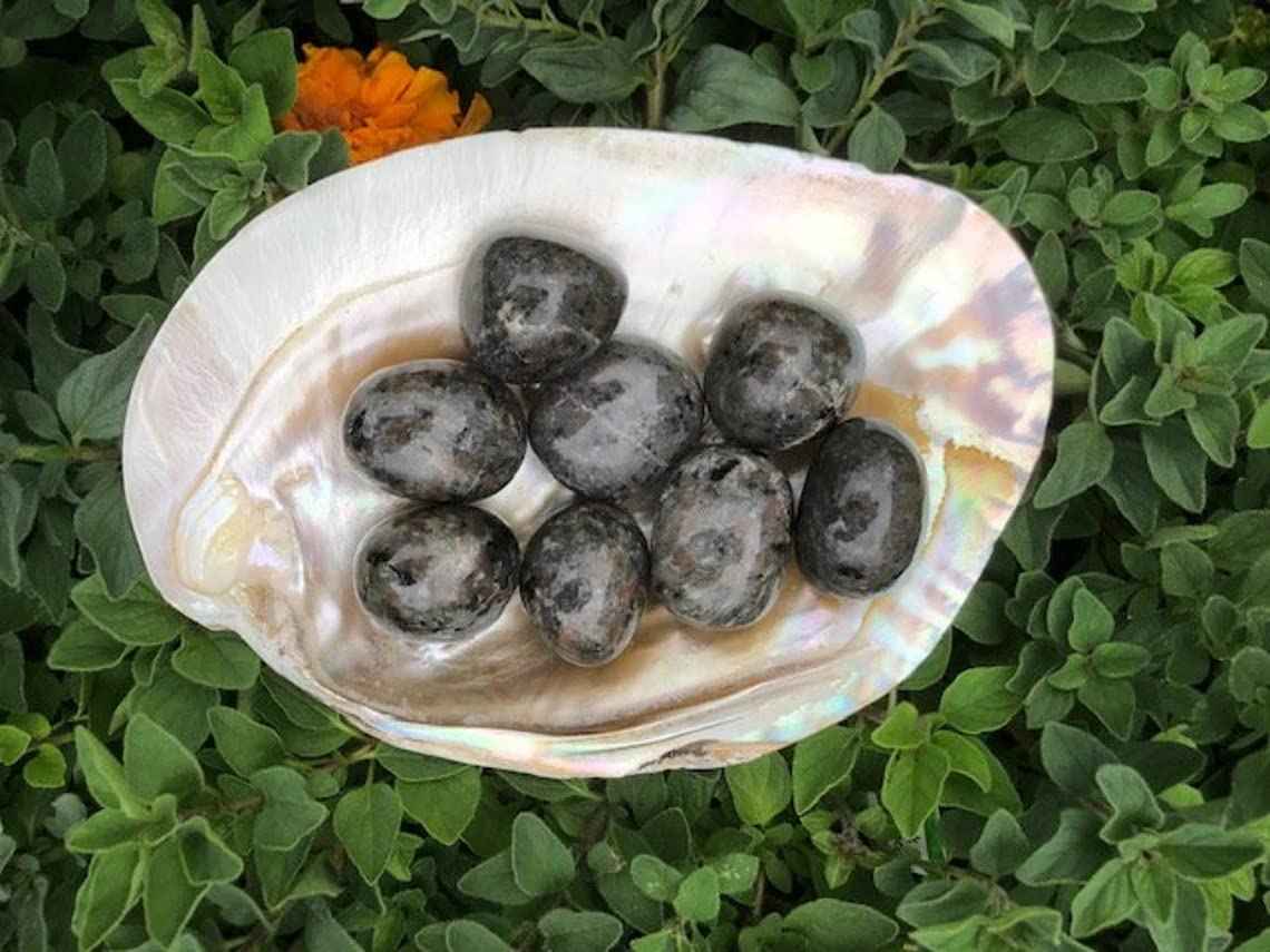Natural AAA Grade Tumble Pebbles Stones for Reiki Healing Home Decoration and Vastu Correction Love Relationship and Financial Abundance, Wealth, Will Power and Prosperity